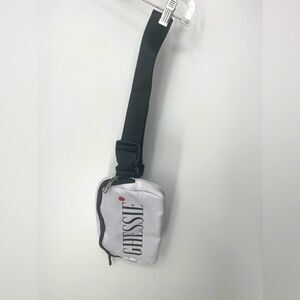 Fannie pack‎ whit and black